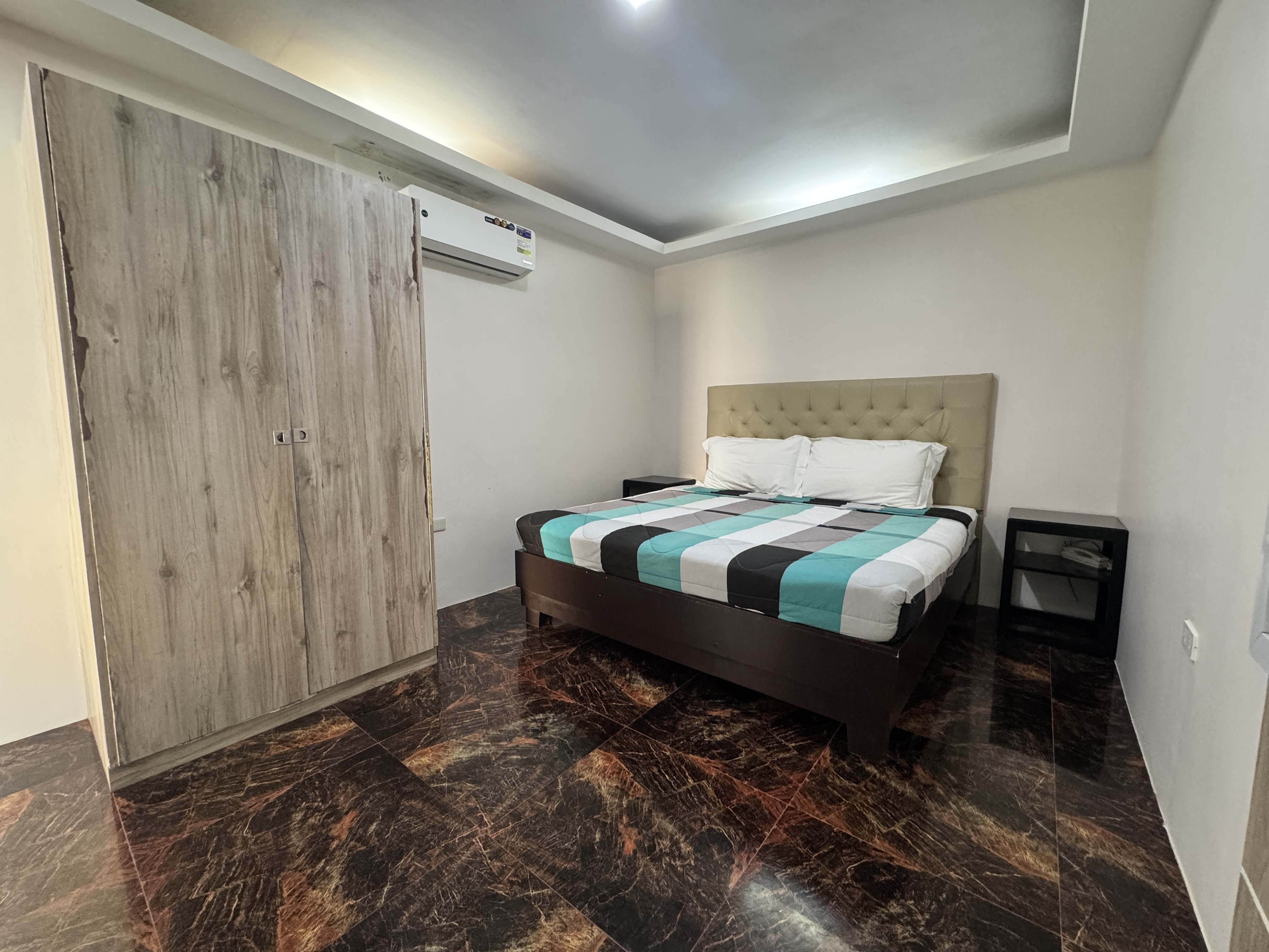 SUITE ROOM